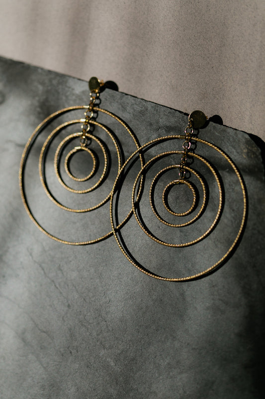 Zjawiskowe, geometryczne kolczyki ze złotej trawy, rękodzieło z Brazylii