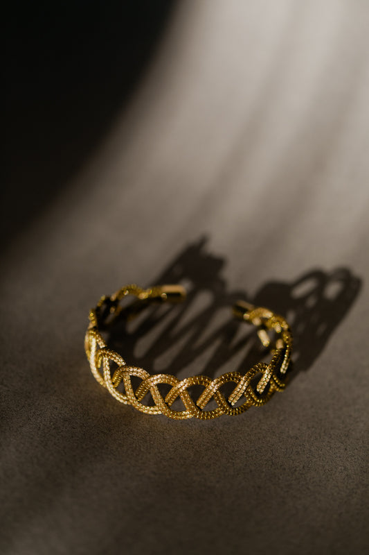 Elegancka, delikatna bransoletka ze złotej trawy, brazylijskie rękodzieło