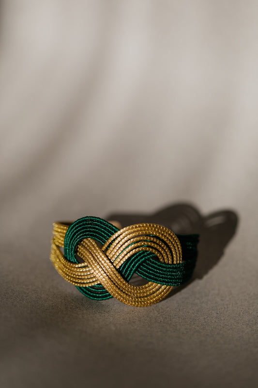 Bransoletka nieskończoność ze złotej trawy, złoto-zielone rękodzieło